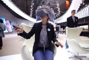 国内首获谷歌VR认证 中兴天机7亮相巴展